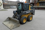   Deere 318D